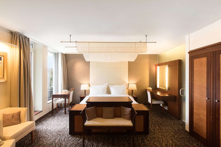 Room 28 of 116