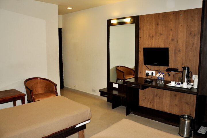 Room 28 of 59