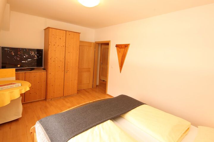 Room 14 of 64