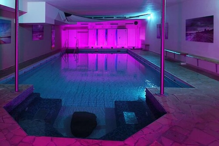 Pool 11 of 26