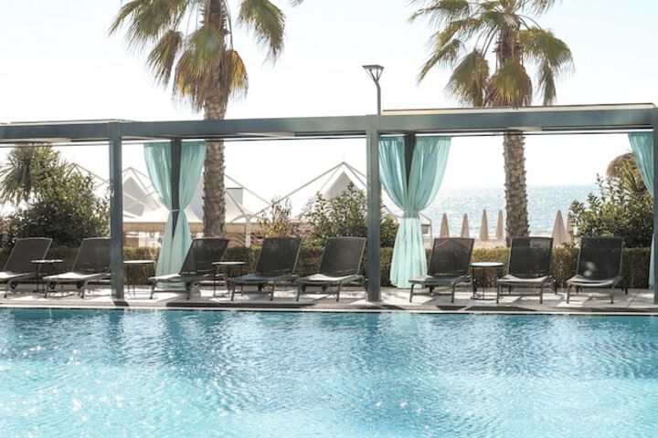 Pool 53 of 107