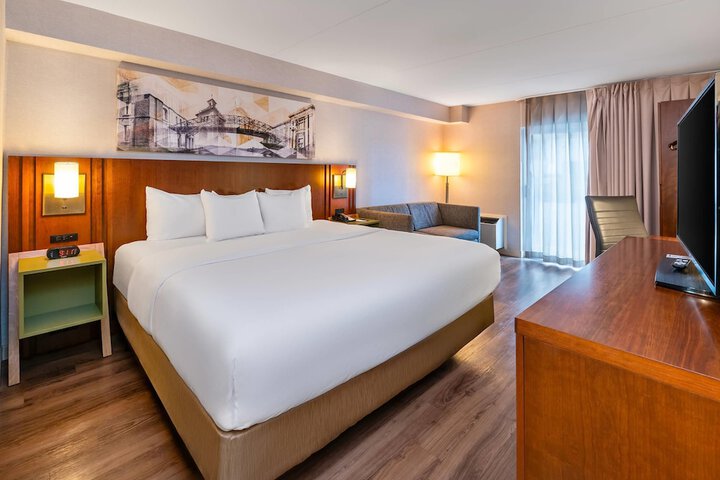 Room 17 of 43