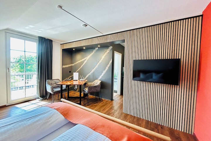 Room 5 of 28