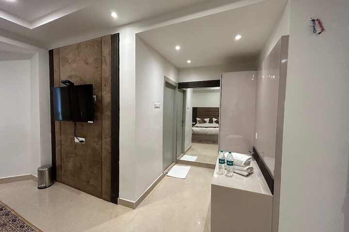 Room 18 of 40