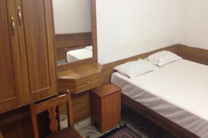 Room 2 of 5