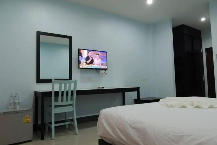 Room 5 of 17