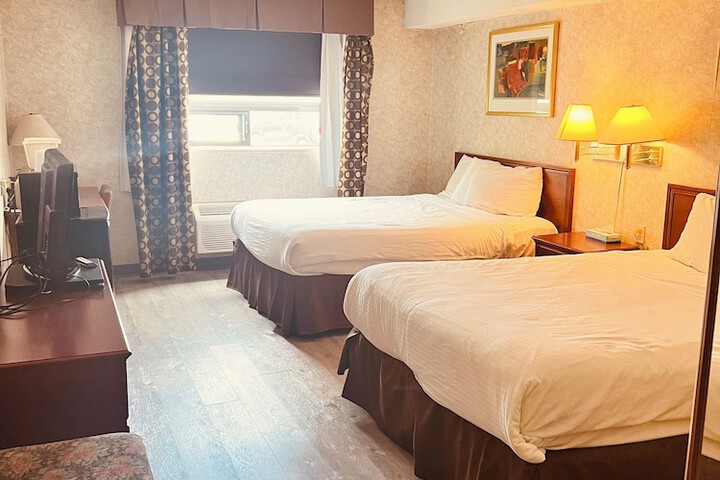 Standard Room, King or Two Doubles (3 of 4)