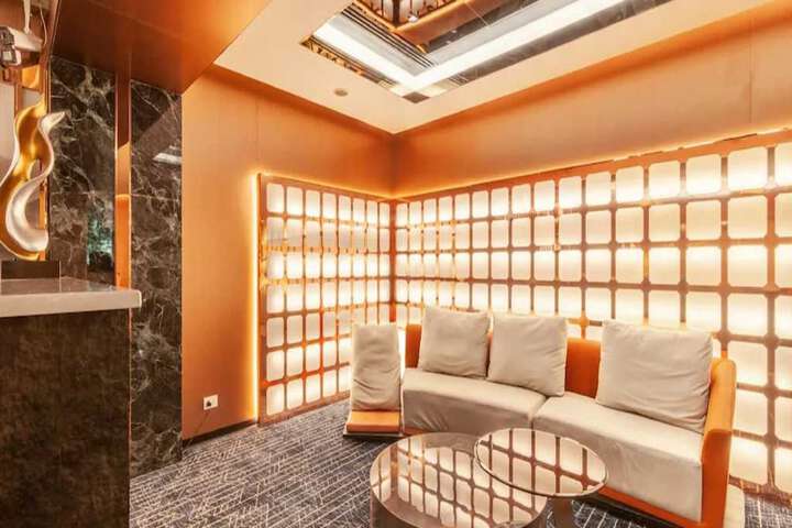Entrance & Lobby