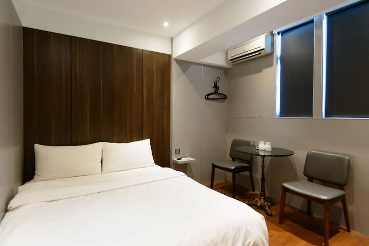 Room 4 of 32