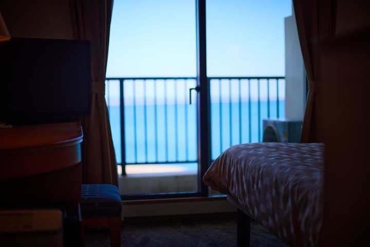 Room 28 of 97