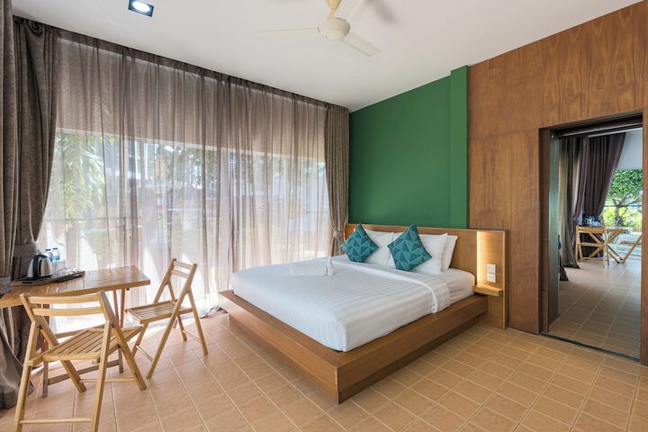 Room 18 of 100