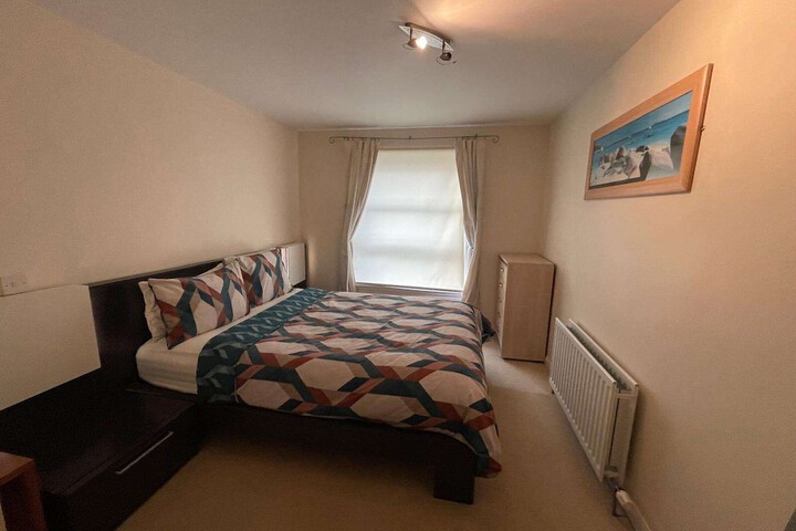 3 Bed Flat - Sleeps 6 - Parking - Wifi