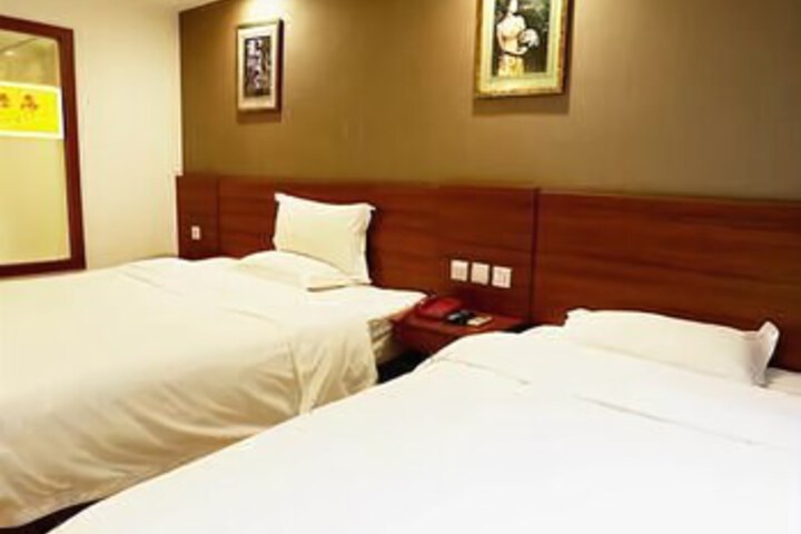 Room 5 of 8