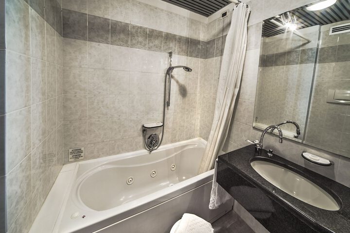 Room 15 of 22