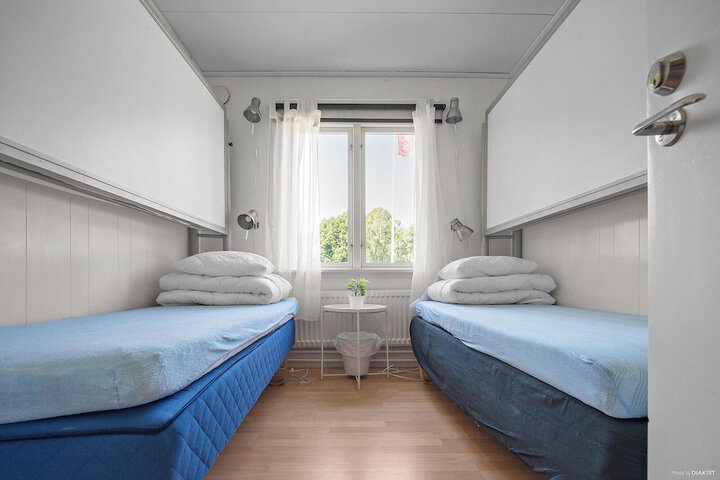 Room 12 of 37