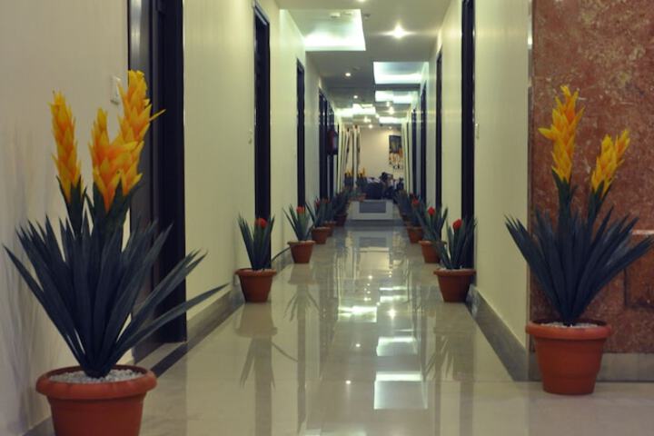 Ballroom/Hall 65 of 75