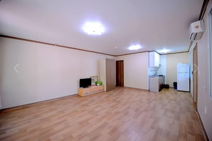 Room 9 of 26