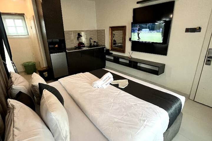 Room 9 of 35