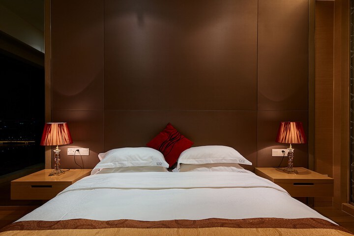 Room 15 of 76