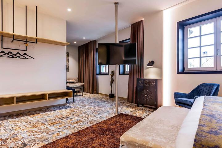 Room 34 of 89