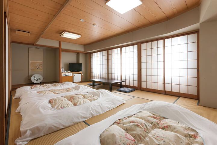 Room 17 of 40