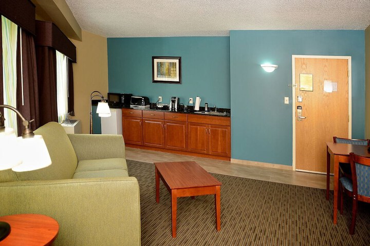 1 King Bed Accessible (40 of 54)