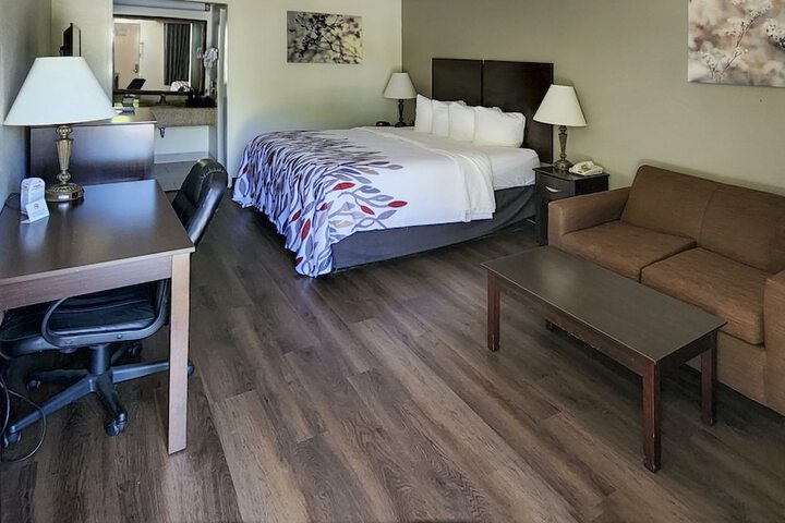Superior King Bed (3 of 8)