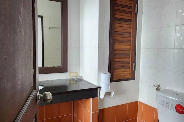 Room 4 of 23