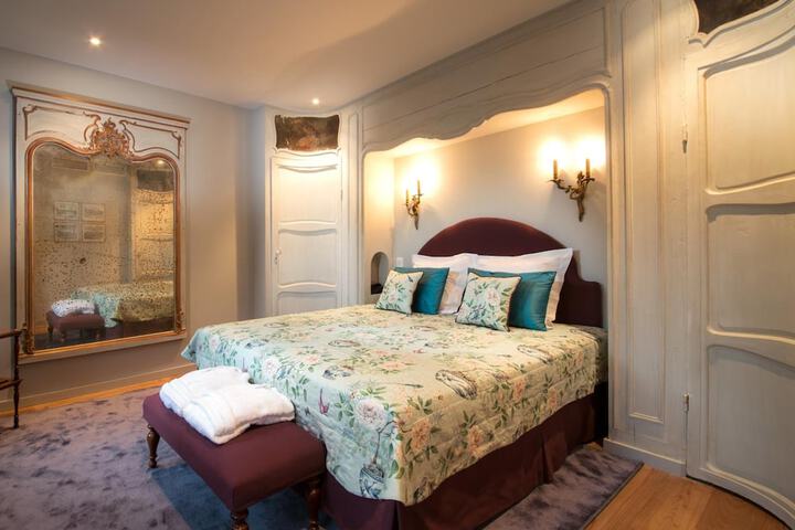 Room 6 of 24