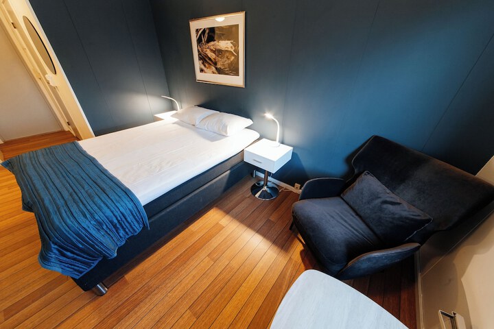 Room 46 of 199