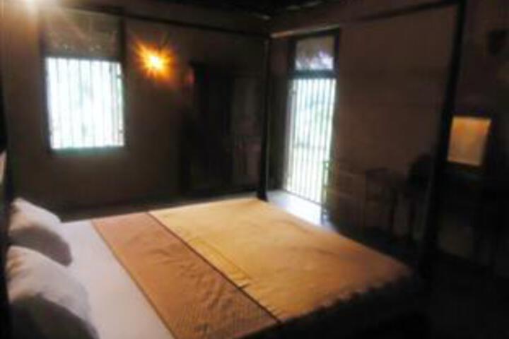 Room 2 of 6
