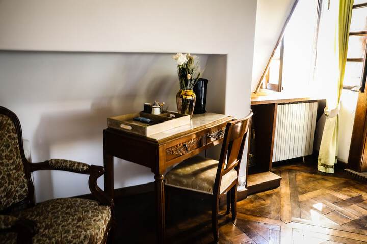 Room 9 of 39