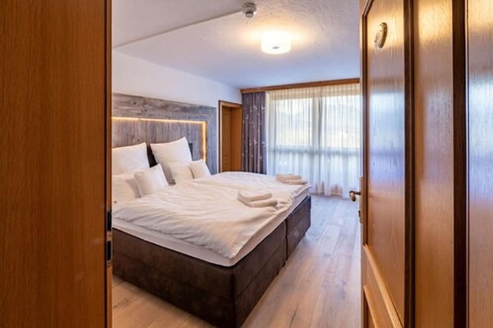 Room 9 of 117