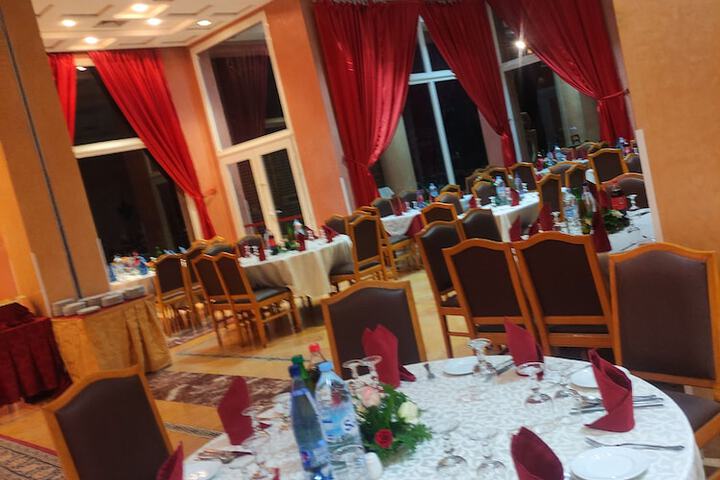 Dining 88 of 128