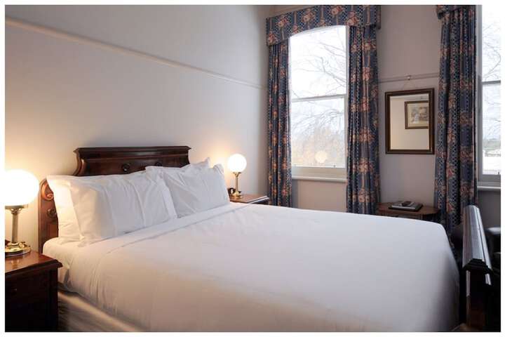 Room 10 of 345