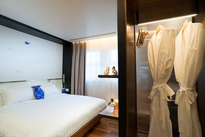 Room 10 of 67