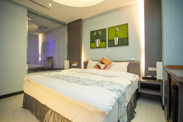 Room 16 of 63