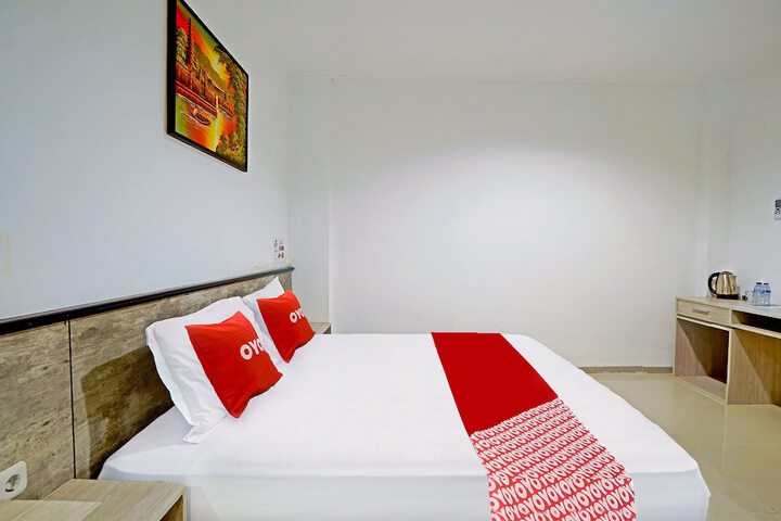 Room 7 of 33