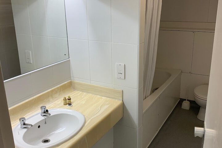 Room 21 of 27