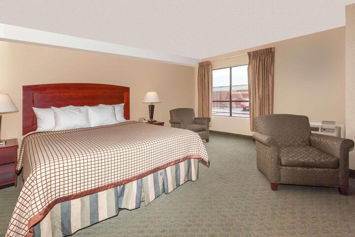 1 King Bed (7 of 10)