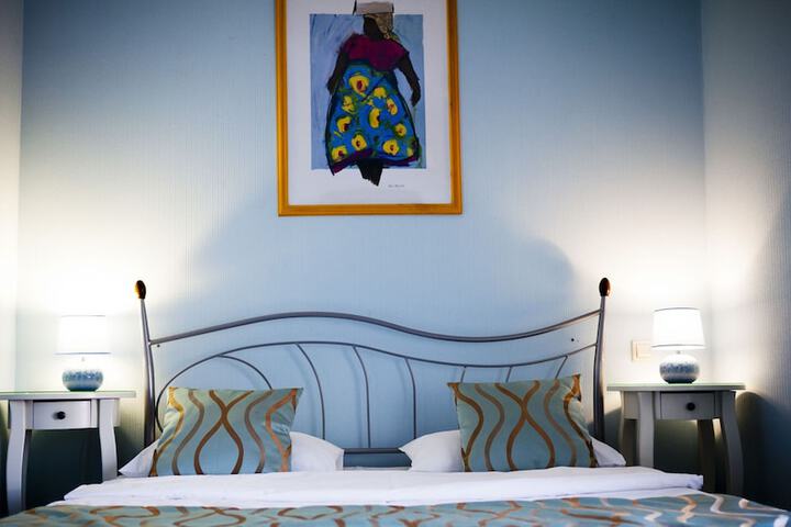 Room 4 of 77