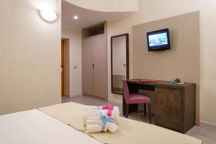 Room 8 of 71