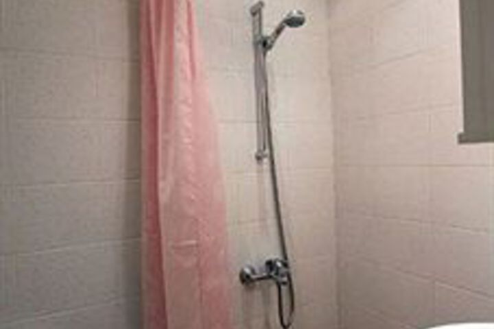 Room 4 of 27