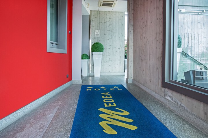 Ballroom/Hall 54 of 69