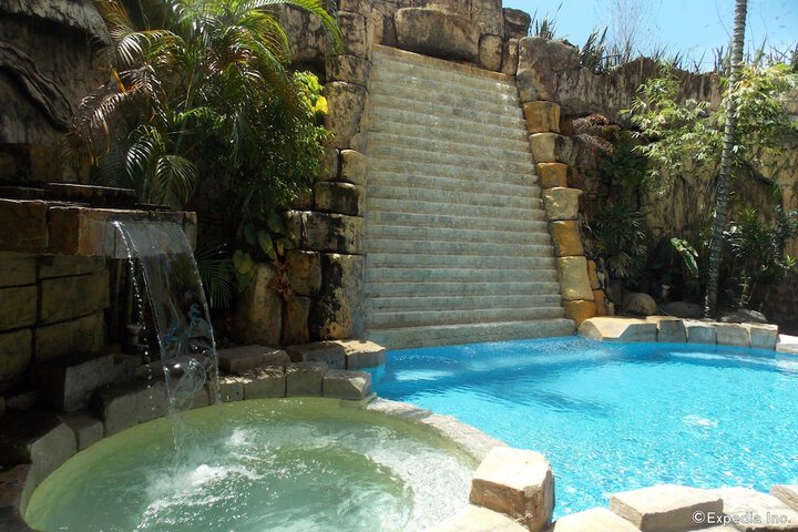 Hotel Pool