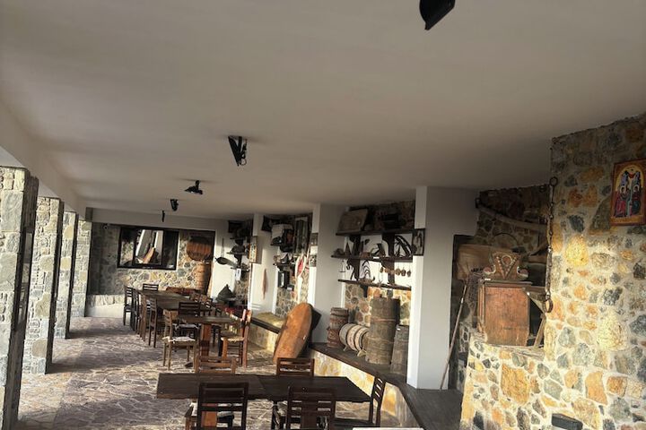 Lounge 19 of 48