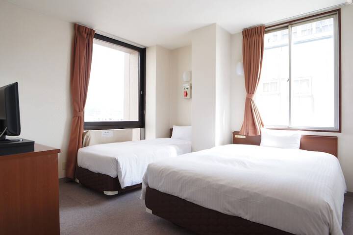 Room 11 of 29