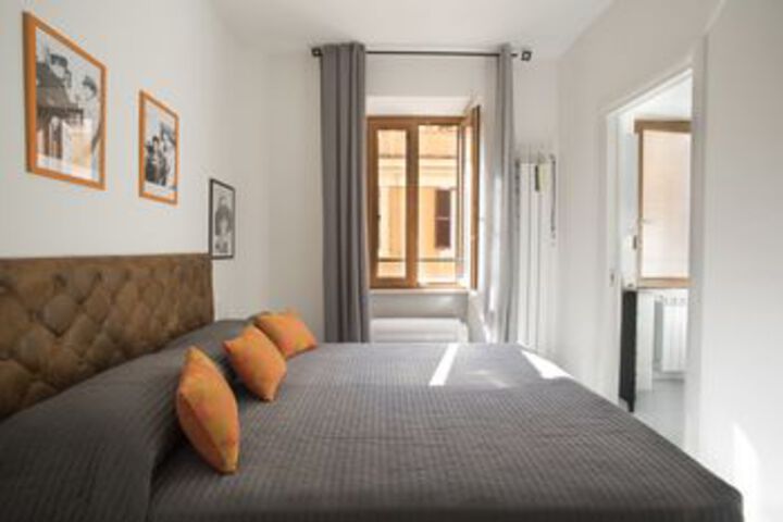 Room 6 of 30