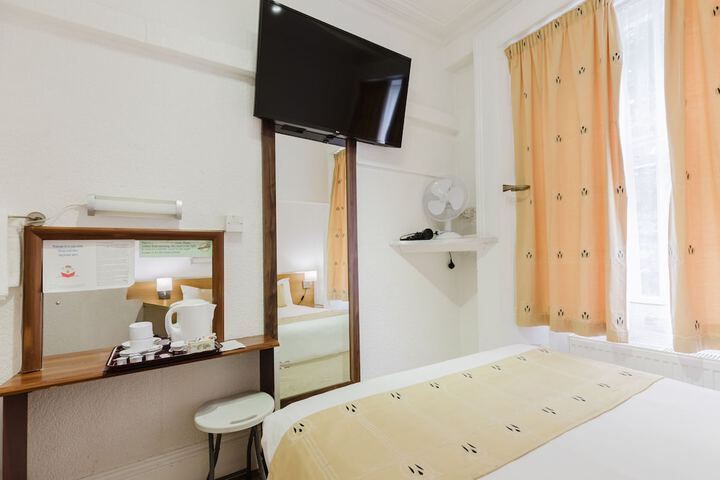 Room 16 of 107