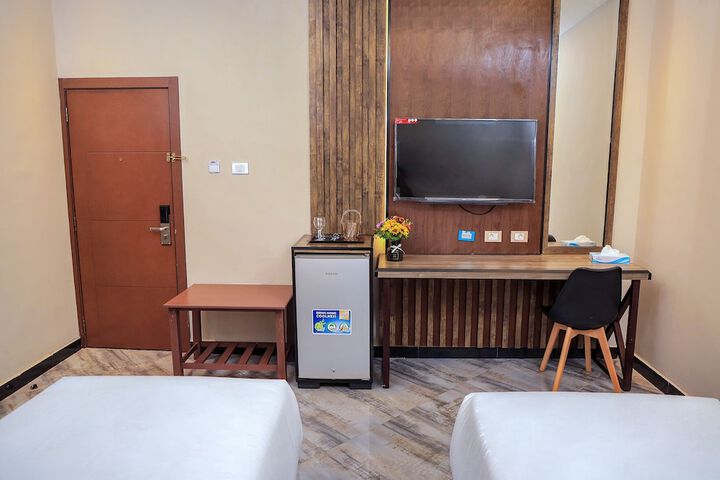 Room 9 of 25